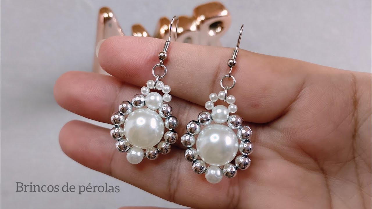 Brincos de pérolas fáceis de fazer.