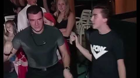 Frankie Muniz rapping to Ludacris’ “Roll Out”