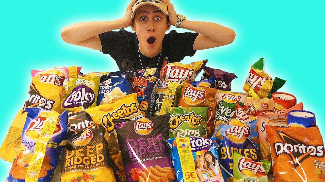 100 CHIPSZAKKEN ETEN!