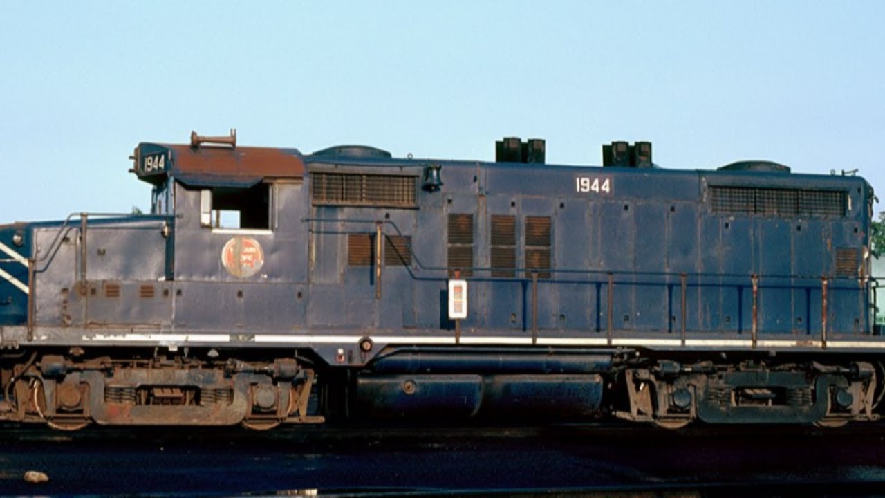 EMD GP18 failure, so we go GREEN instead! - YouTube