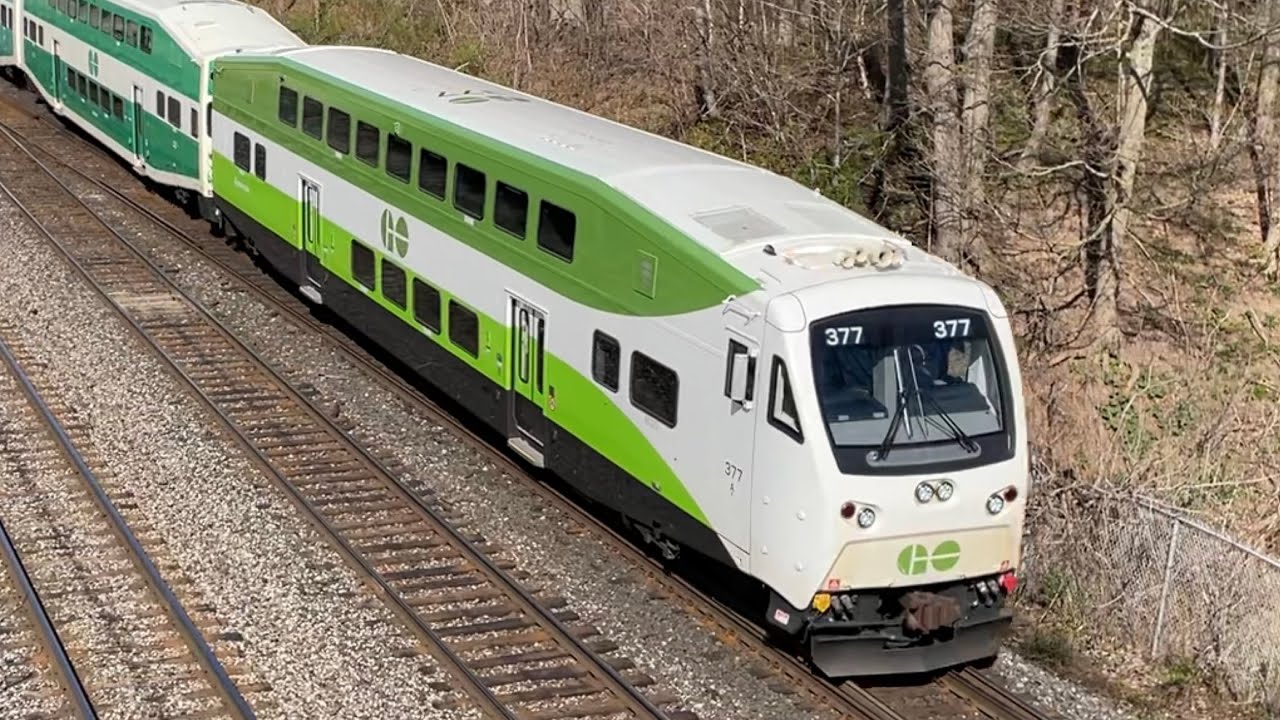 Go Train 625 rolling through CN Snake May 9 2022 - YouTube