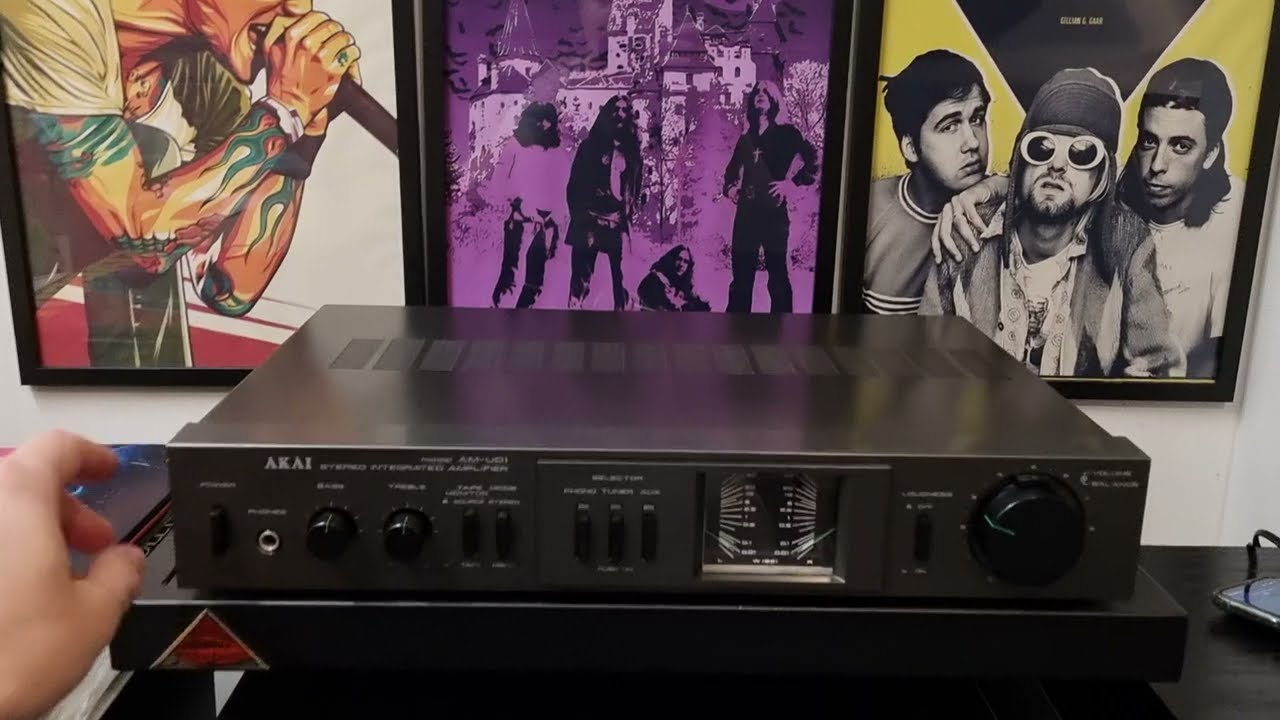 Akai AM-U01 Black - YouTube