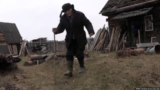 The Last One To Leave: Ukrainian Troops Evacuate Elderly Man From Abandoned Neighborhood