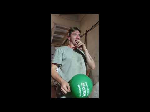 Шарик с гелием и смешной голос (Ballon with helium and funny voice)