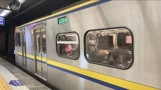 2263次區間車 EMU800型微笑號電聯車_停靠板橋站