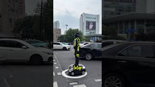 "Teknologi China Semakin Maju, Polisi Lalu Lintas Digantikan Robot?"