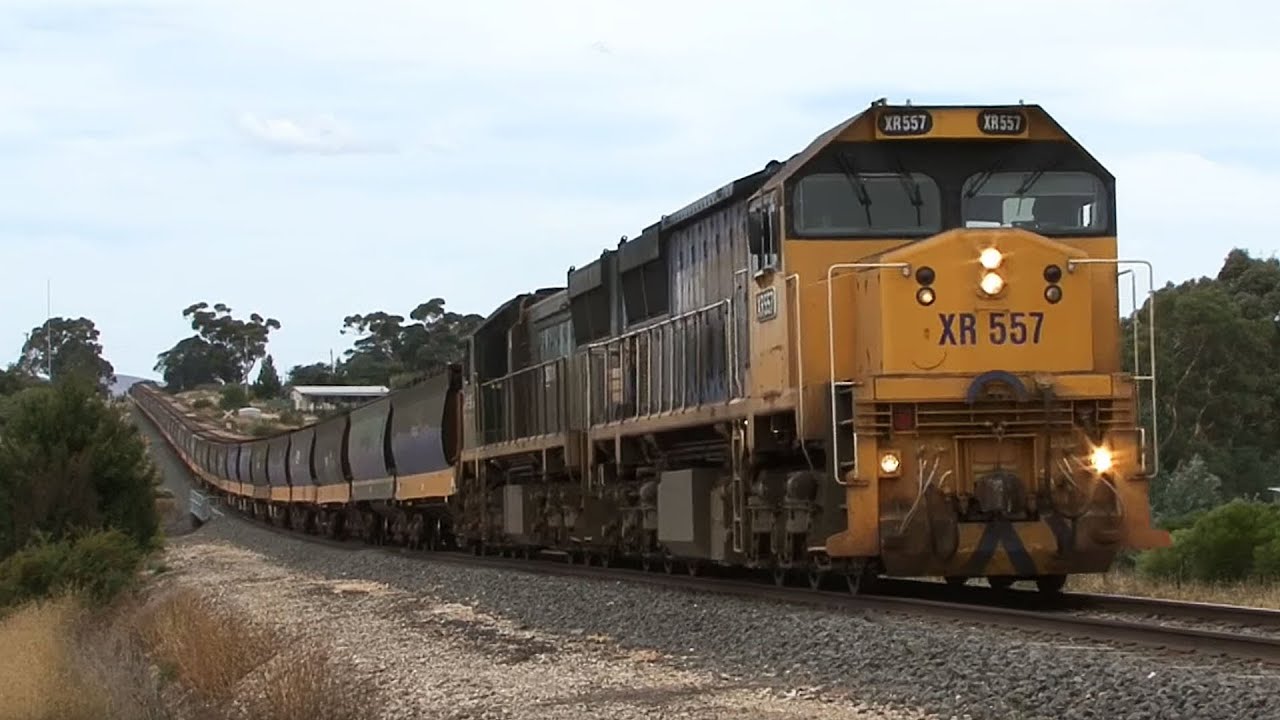 electromotive tec3r EMD powered Grain Train to Central Victoria: Australian Trains