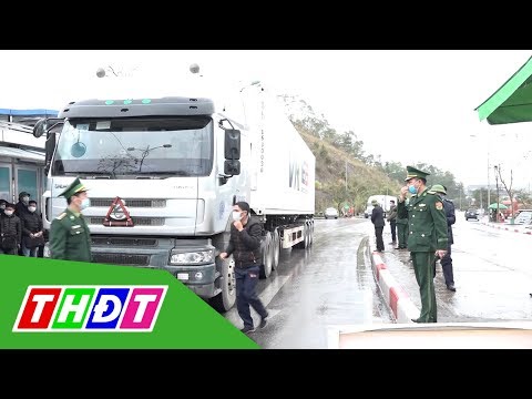 Video Lái xe mặc đồ bảo hộ qua biên giới không phải cách ly... - youtube