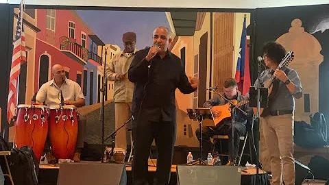 Edgardo Rivera Trovador en Festival del Cuatro (Sa...