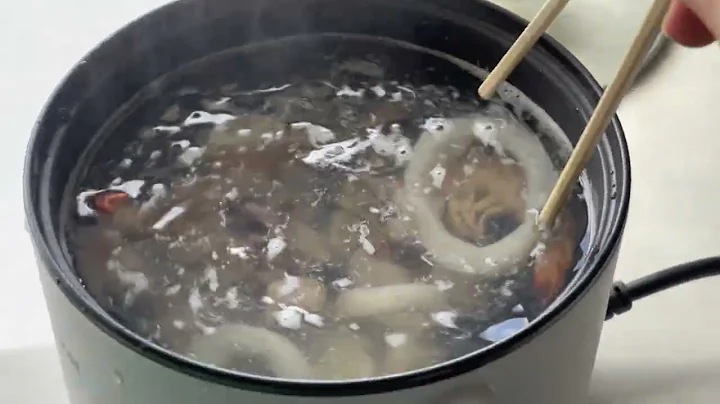 Quick & Easy Meals! 🍲 YOOLYQI 1.5L Electric Hot Pot – Portable Cooker for Ramen, Pasta & More!