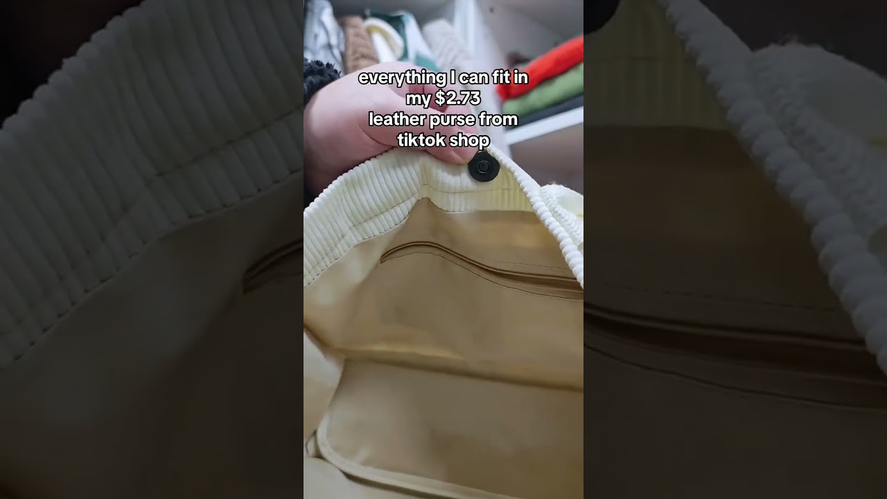 Spacious leather purse, perfect for every occasion! 