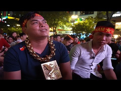 Video Đại gia đeo 13kg vàng tin đây là yếu tố phong thủy... - youtube