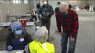 MN Gov. Walz takes tour of COVID vaccination site