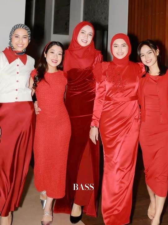 Macam ada bau2 nasi minyak je ni🤭💕..kita doakn ye🤲🏻 #girlfriends #bff #bestie #bellaastillah