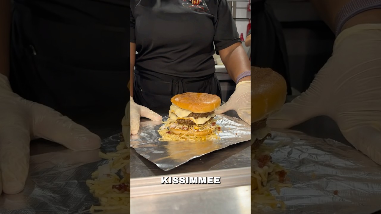 Trying Venezuelan food @dominguez_hotdog_  #foodie #foodreview #thesampleking