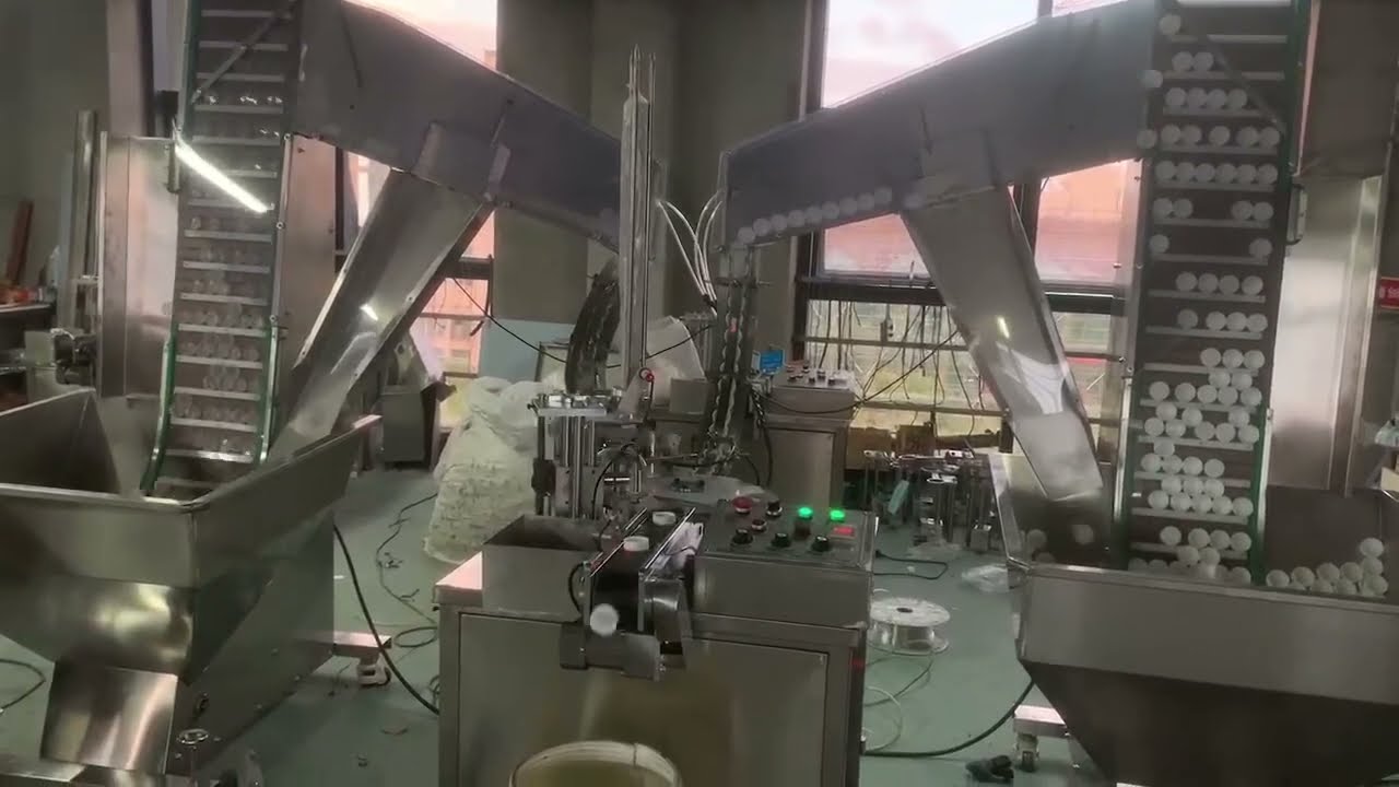 Automatic bottle cap wadding foil lining machine