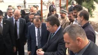 Öztürk,Gazi Mektebinin Sembolik Anahtarını Milli Eğitim Bakanı Dinçere Verdi