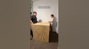 Making a fold away Murphy crafting table. Perfect for small spaces! #diyprojects