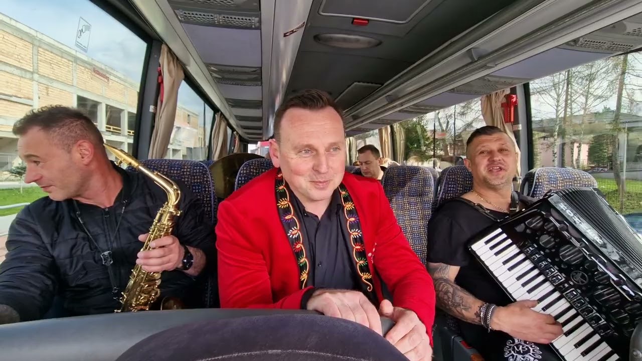 Szalony rymuje w Autobusie ludzie sikają ❤️❤️😉😉🤣🤣