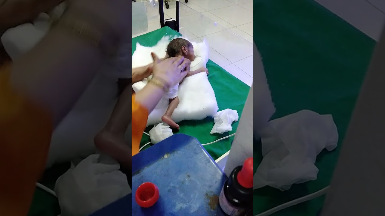 नवजात शिशु और बच्चे की मालिश कैसे करें | How to massage a newborn baby | Baby care