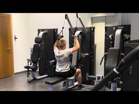 High pull-TechnoGym Nr. 9