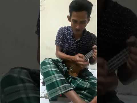 gitaris bersarung😂😂😂😂