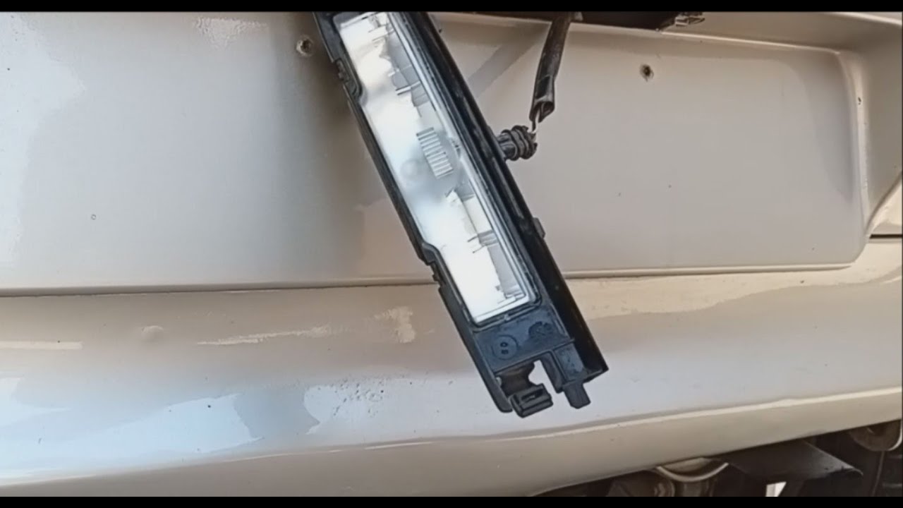 How to replace rear Register Plate light bulb Toyota Yaris