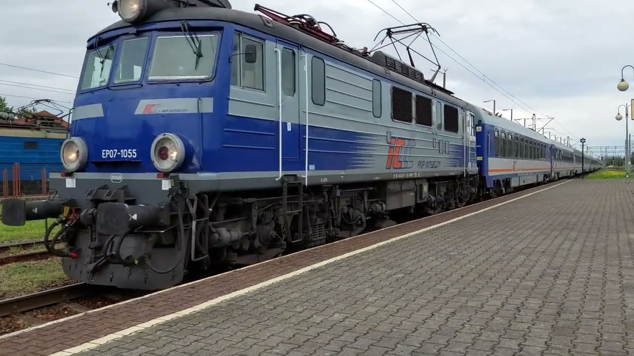 Pociągi na stacji Przemyśl Główny składanka kolejowa 06.23 IC PolRegio pociąg Ukraiński  89/33008 c3