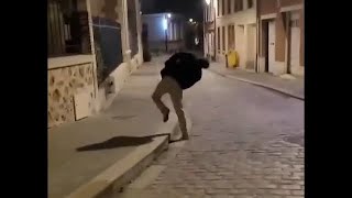 видео: Вы ДОЛЖНЫ Это Увидеть! 60 Самых Нелепых Случаев Снятых На Камеру картинка: Вы ДОЛЖНЫ Это Увидеть! 60 Самых Нелепых Случаев Снятых На Камеру