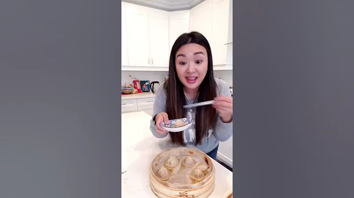 How to eat a Xiao Long Bao (soup dumpling) #shorts #youtubeshorts #momcomedy #asianfood - DayDayNews