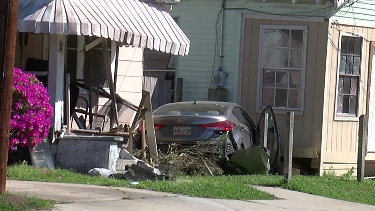 Firefighters respond to gas leak after car crashes into home - YouTube