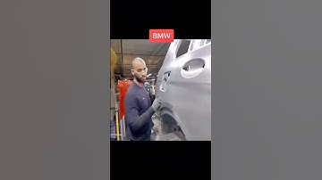 Dây chuyền lắp ráp xe BMW bằng robot.