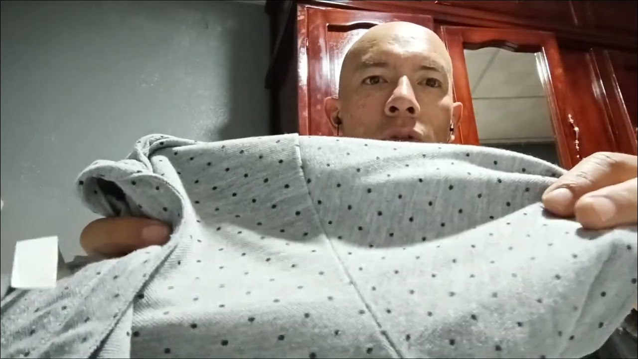 ASMR Vendedor de camisetas. Relajate y dusfruta. #susurros 