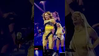 How Do Singers Cover Up Their Mistakes on Stage?#beyonce #taylorswift #michaeljackson #celebrity