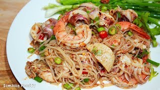 Rice vermicelli spicy salad (Thai Food)