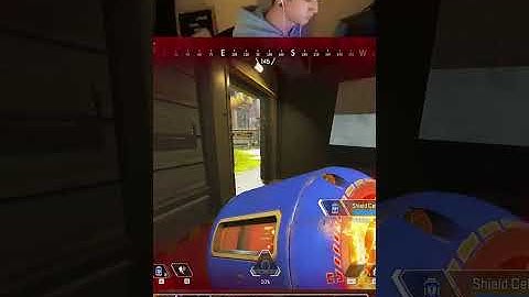 ACEU Insane 1 v 3 Clutch In Low Health! - Apex Legends #shorts