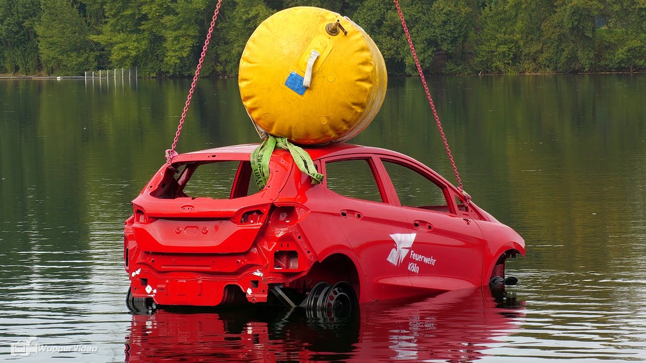 Feuerwehr Köln erhält neues Fahrzeug - Einsatzübung der Tauchergruppe am Fühlinger See