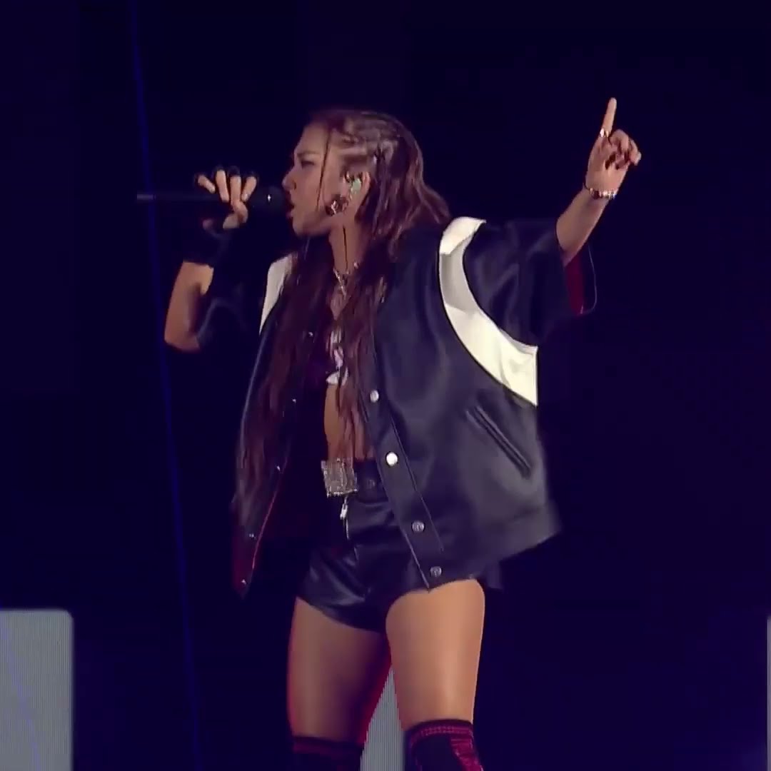 Tawanchai makes a grand entrance accompanied by Thai rap superstar Milli! ?