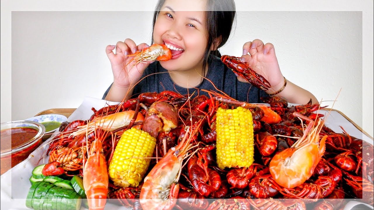 GIANT 10 POUND CRAWFISH SEAFOOD BOIL MUKBANG! 먹방 | EATING SHOW