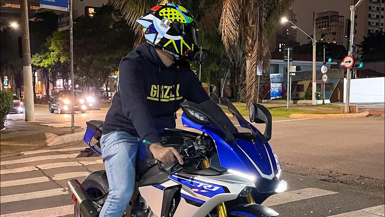 ACELEREI A R1 PELA PRIMEIRA VEZ