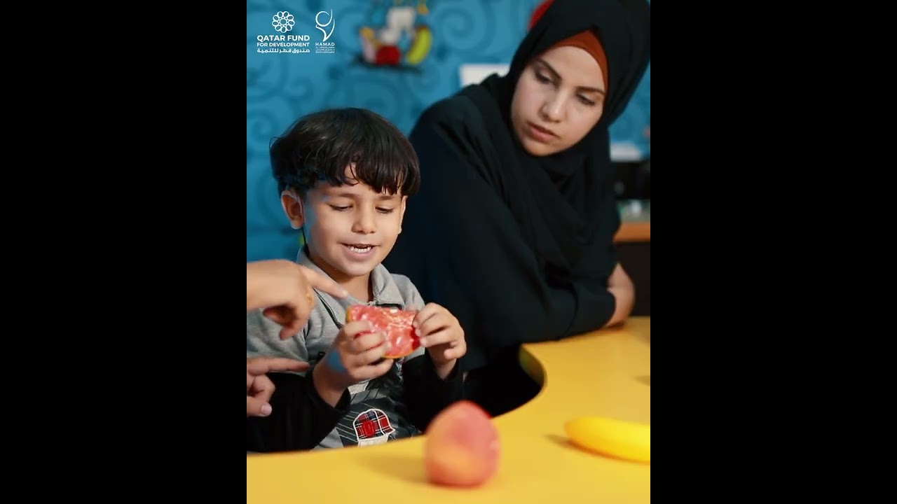 بعد عام من زراعة القوقعة: الطفل أيمن يلتحق برياض الأطفال ويتفاعل بمرح خلال جلسات التأهيل