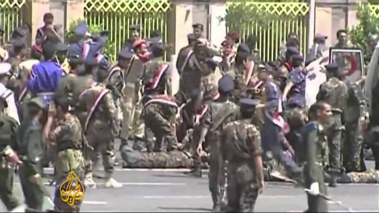 عشرات القتلى في هجومين متزامنين لتنظيم القاعدة في اليمن