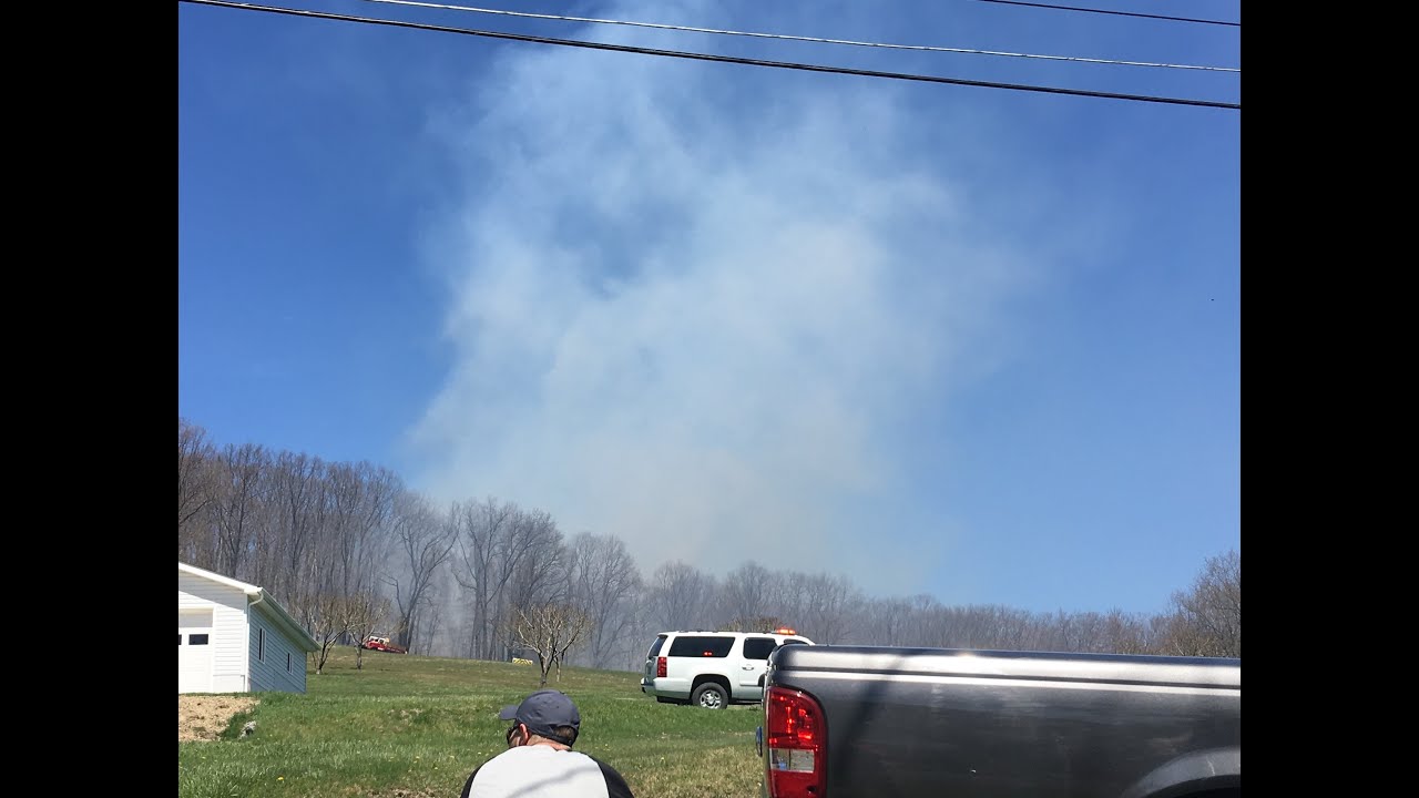plane-drops-water-on-altoona-pa-forest-fire-youtube