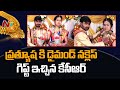 CM KCR presents Diamond Necklace to his adopted daughter Pratyusha on her marriage