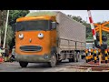 Super Sibuk Di Jpl Palang Pintu Kereta Pasir Muncang Truk Kontainer, Truk Molen, Mirip Frank Tayo