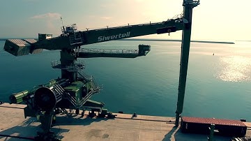 Transport of two Siwertell complete continuously ship unloaders.
