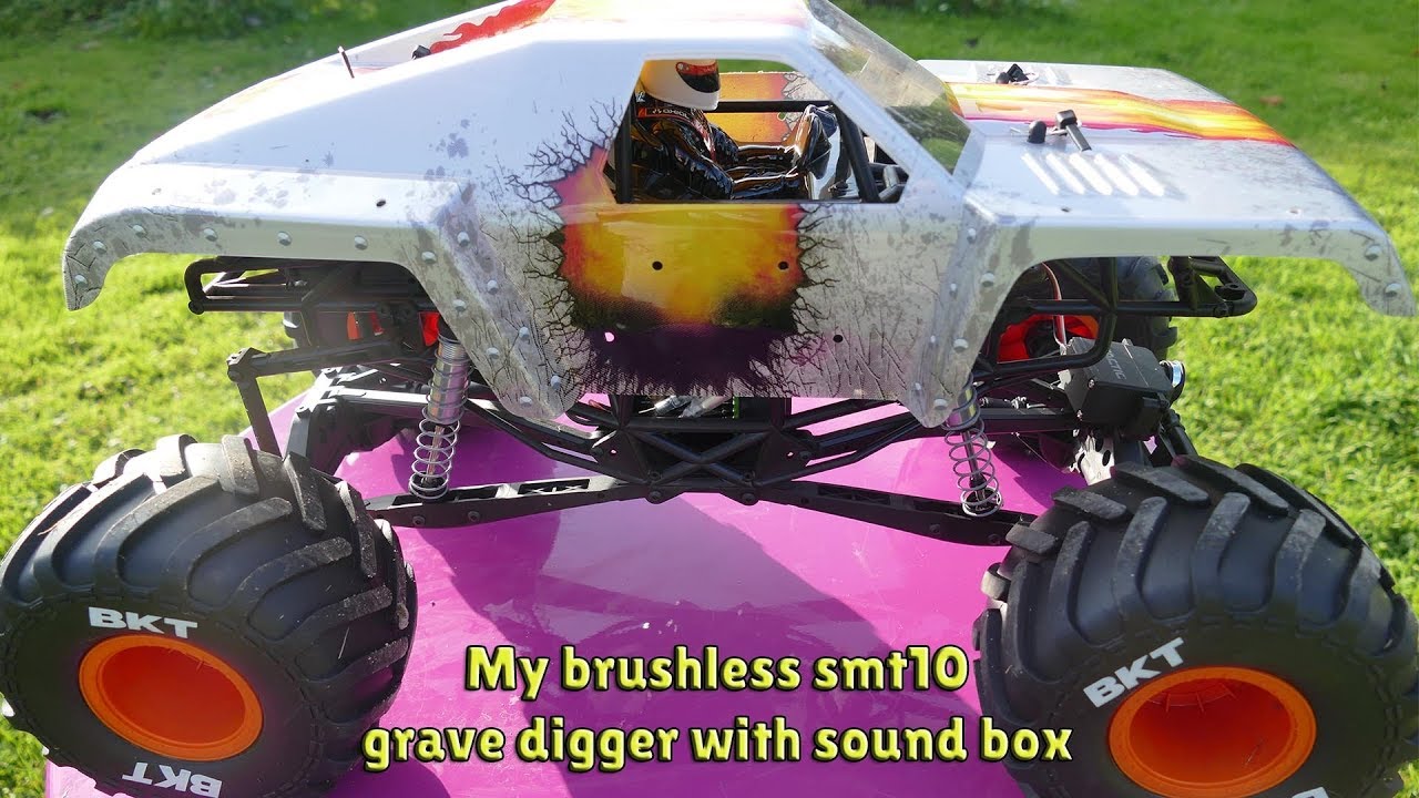 my smt10 max-d / grave digger with sound box