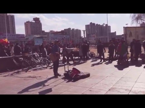 Chinese Stray Singer 流浪歌手！嗓音好有磁性