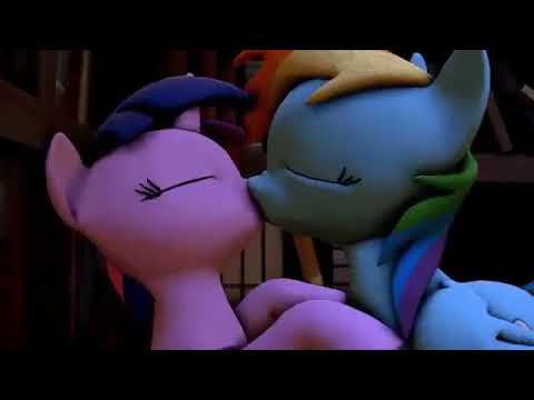 Twilight Sparkle And Rainbow Dash Kiss