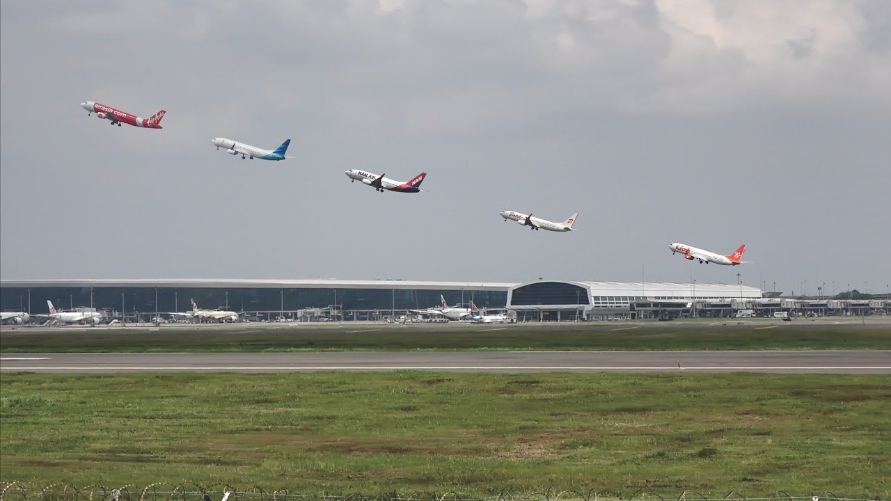 Lihat jelas cara pesawat terbang teke off dari dekat